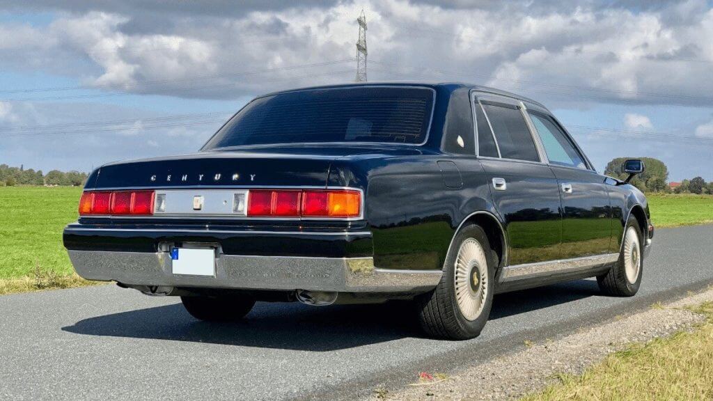 Тойота century v12